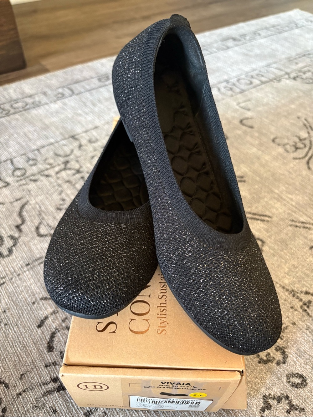 Vivaia Claire flats in Metallic black